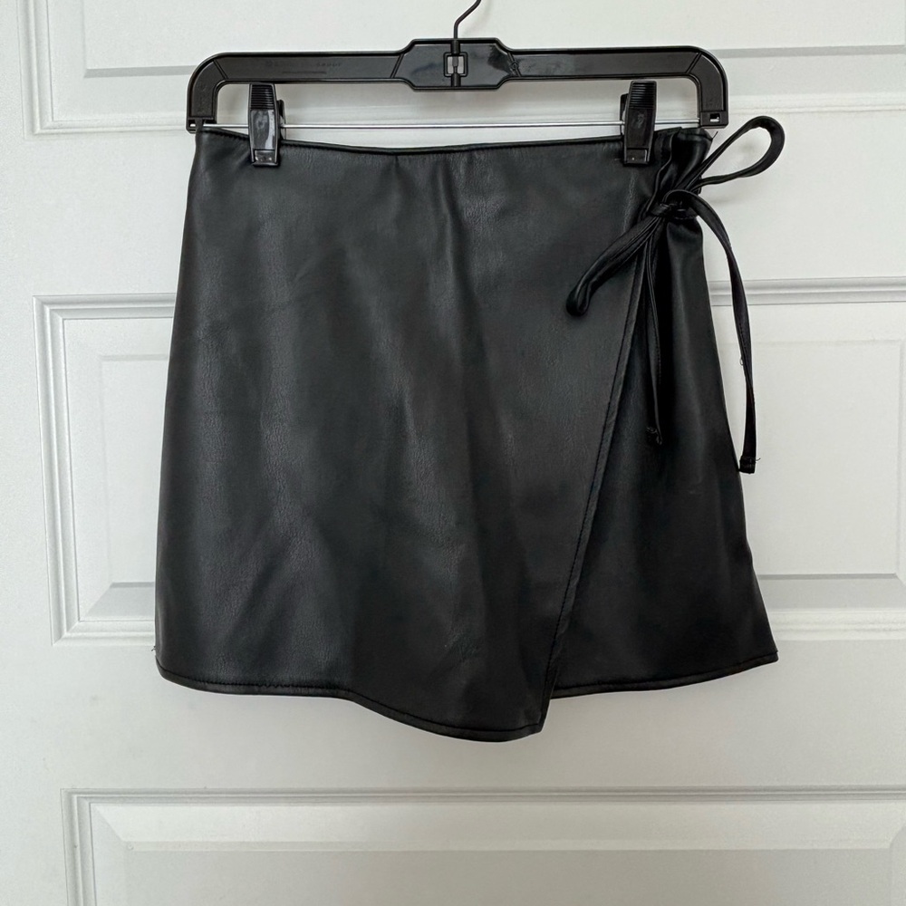 Abercrombie & Fitch Black Leather Mini Skort